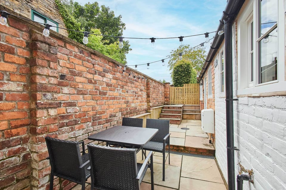 Damson Cottage, Thornton Dale - Host & Stay