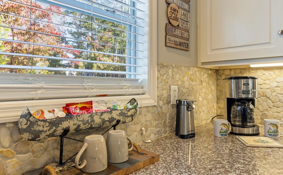 Coffee and amenities supplied for your stay. 