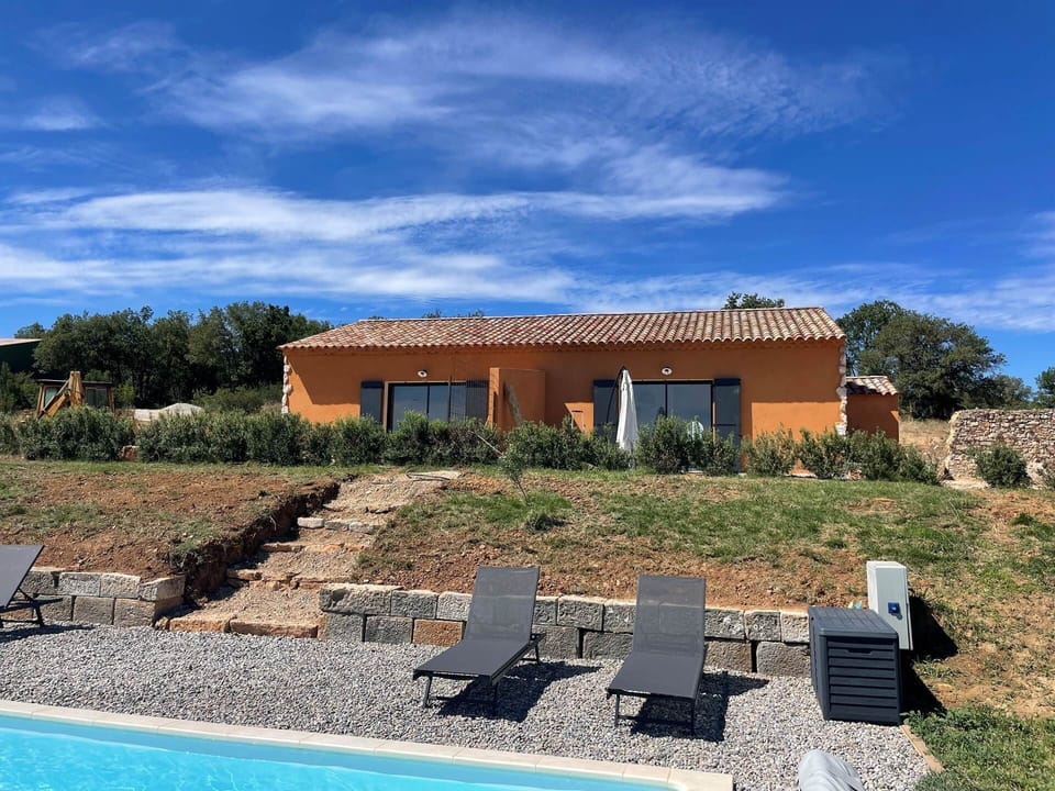 Façade et espace extérieur