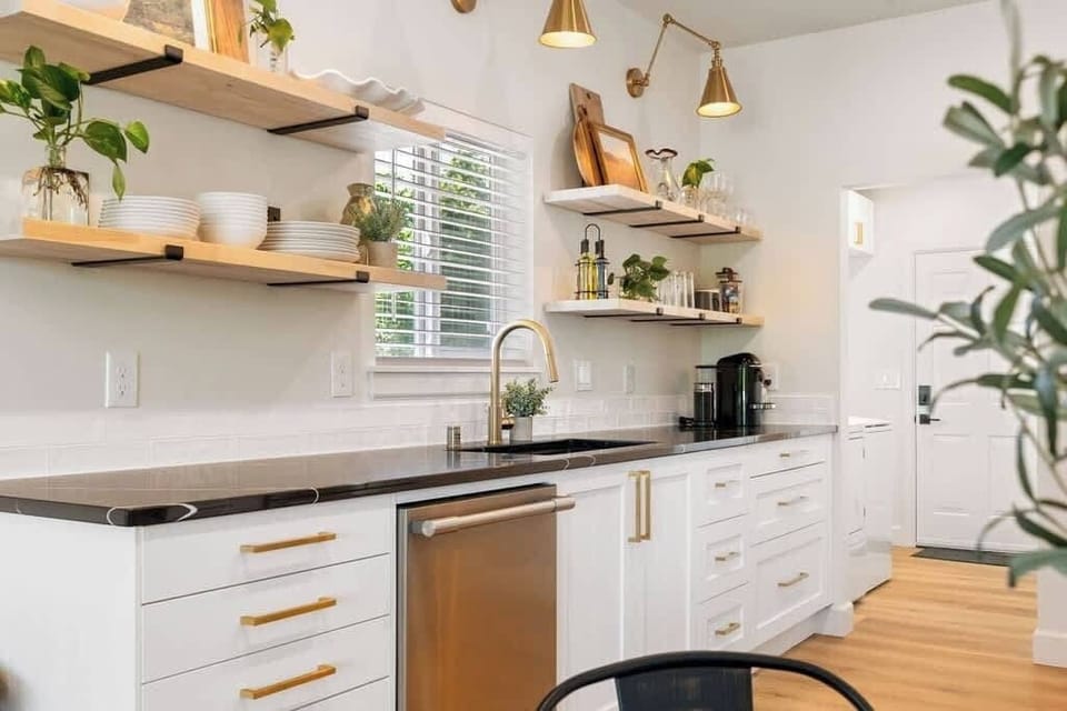 Well-stocked with all the essentials, including cookware, utensils, and appliances. You'll find everything you need to prepare meals with ease, making it perfect for both quick snacks and elaborate dinners.