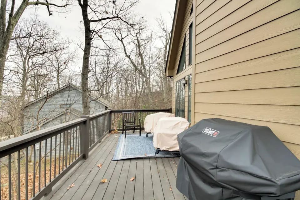 Main level deck/gas grill