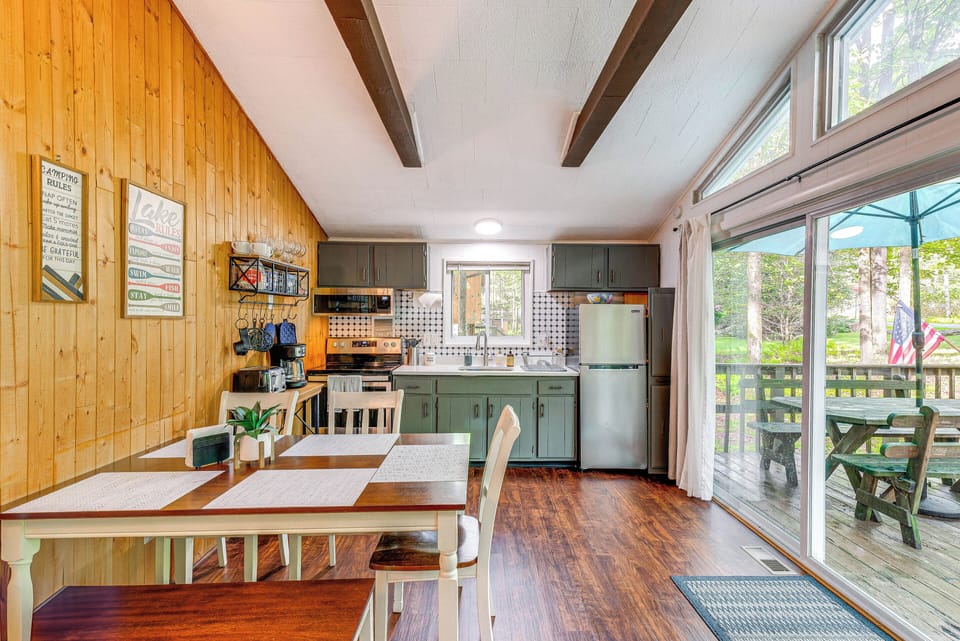 Dining Area | Open Floor Plan | Central A/C & Heating