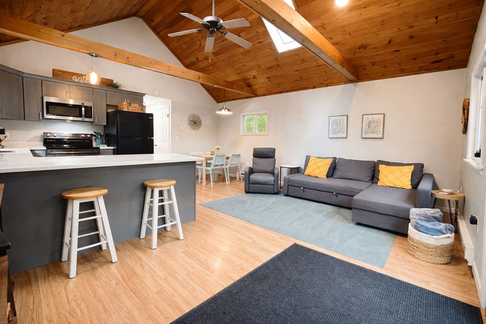 Soaring wood ceilings, an inviting lounge area, and a brig open kitchen.