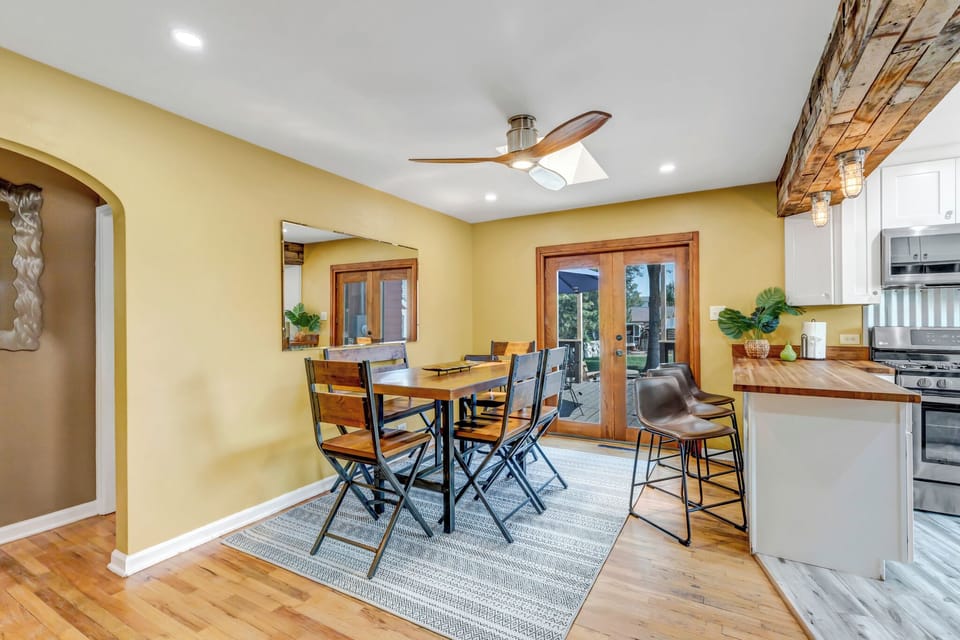 Dining table for 6 and bar seating for 4, seating 10 at a time comfortably.