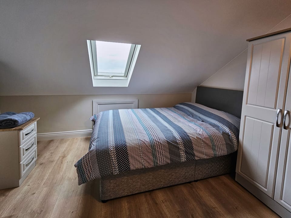 room 5, en-suite triple room