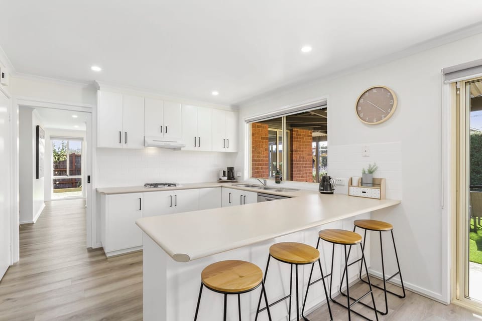 Kitchen (b)
