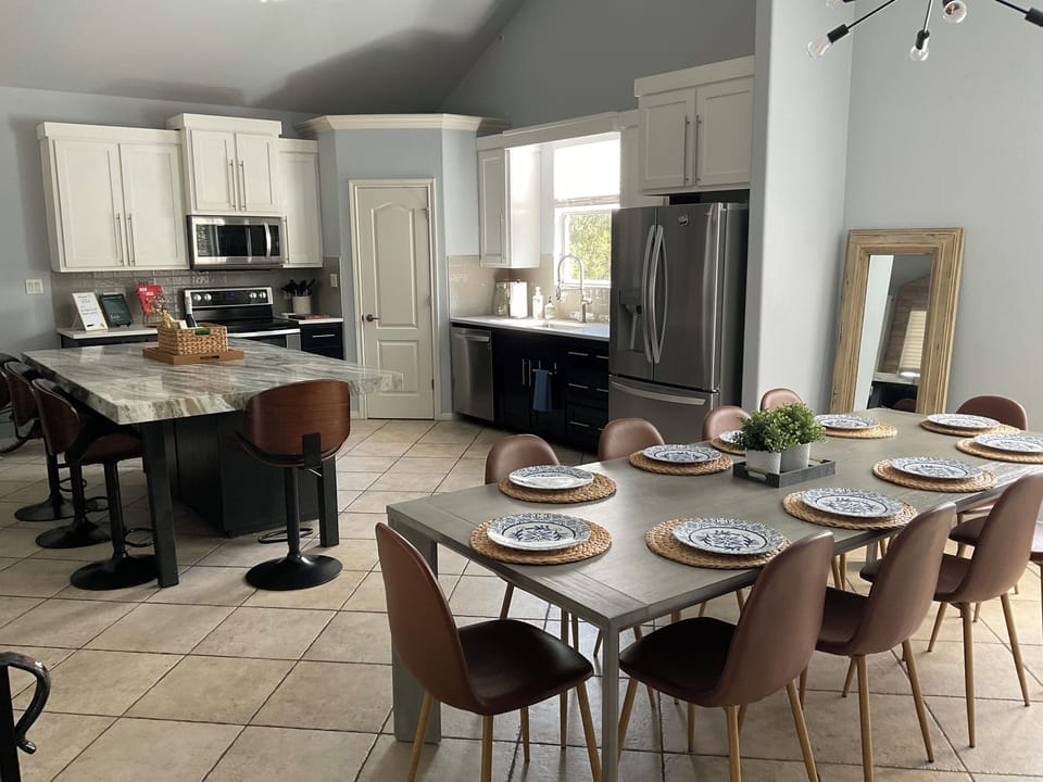  Gourmet kitchen stocked and ready to entertain 10 guests! 