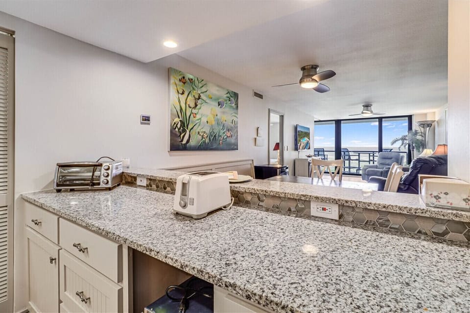 Breakfast Bar & Kitchen Pass-Through