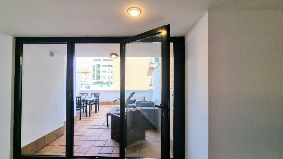 Facade/entrance,Balcony/Terrace