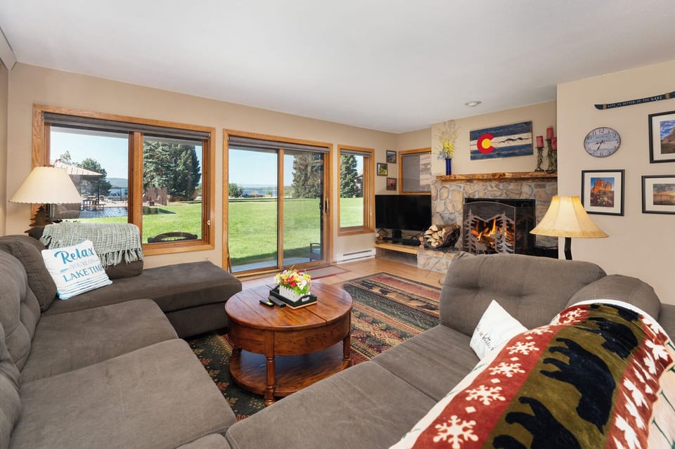 Large Windows, Wood Burning Fireplace, Smart TV