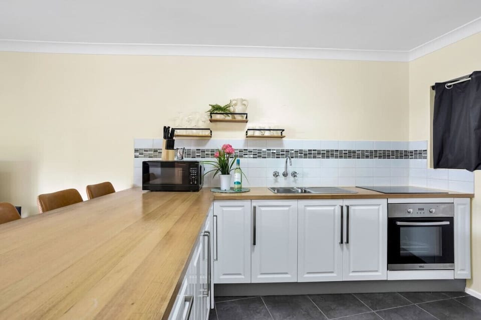 Gourmet Kitchen: Sleek countertops, modern appliances, and stylish decor for culinary adventures!