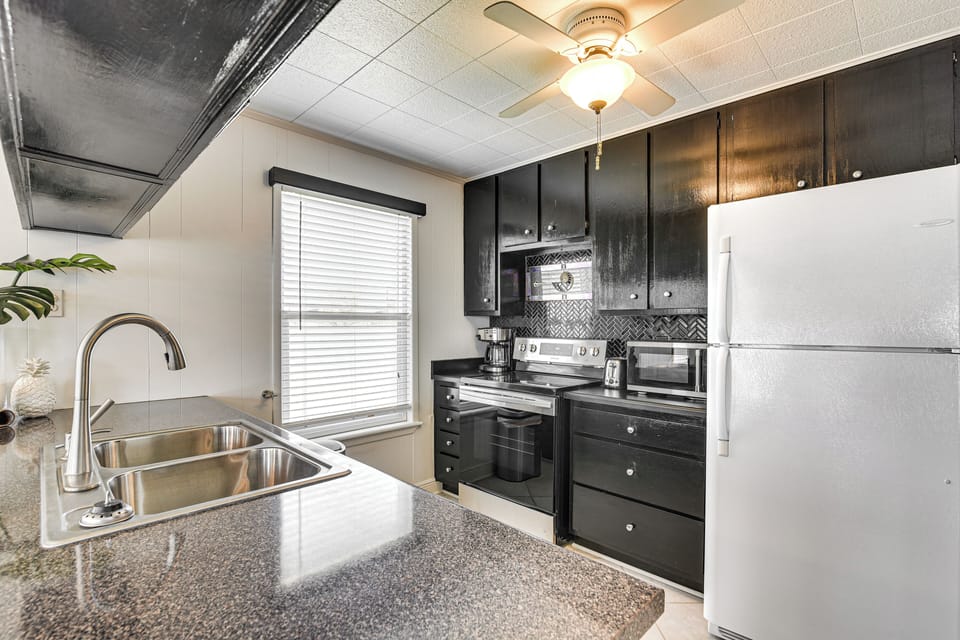 Kitchen | Drip Coffee Maker | Blender | Toaster | Cooking Basics