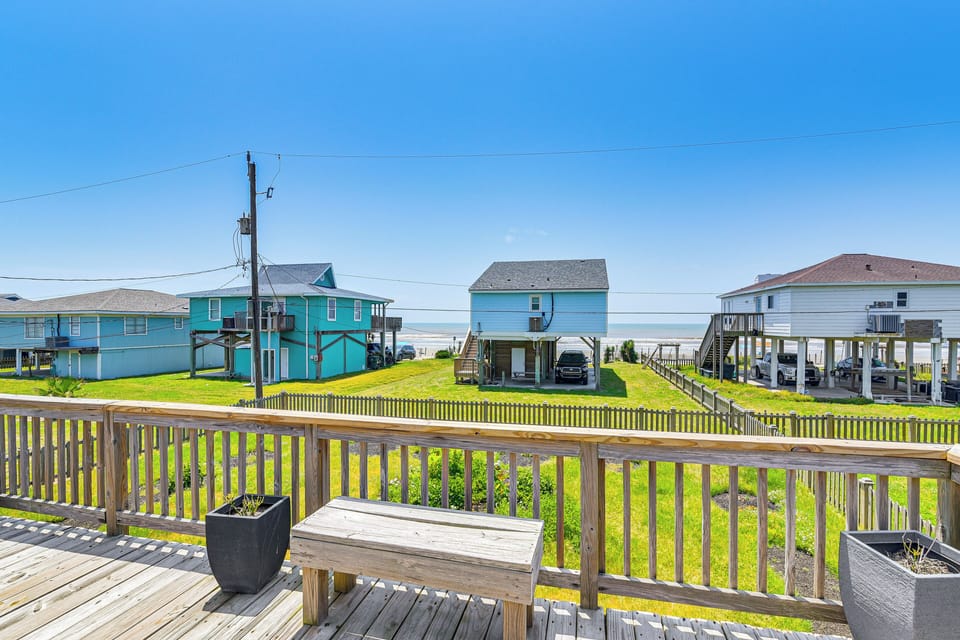 Rear Deck | Ocean View | 7 Mi to Moody Gardens