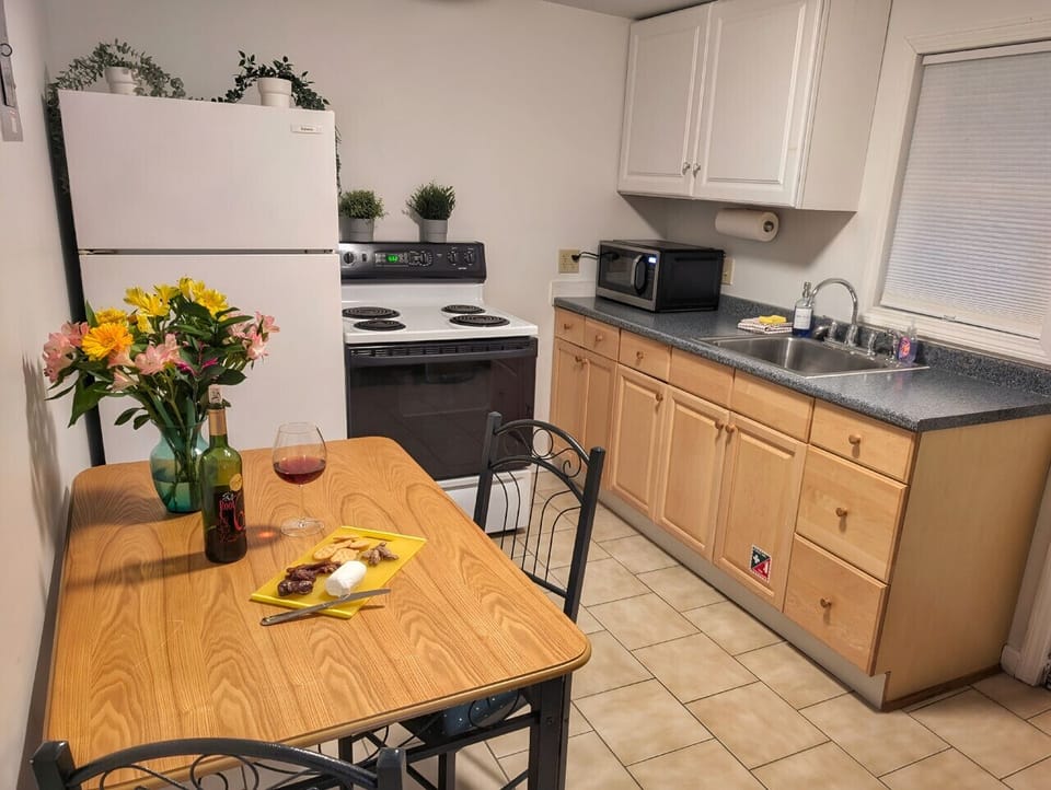 Small space, big convenience! Our modern kitchenette is fully equipped with a microwave, mini-fridge, and all the essential cookware for a quick and easy meal.