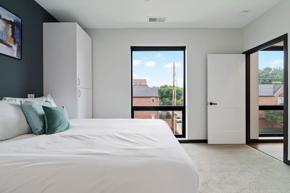Bedroom 2 - Queen bed