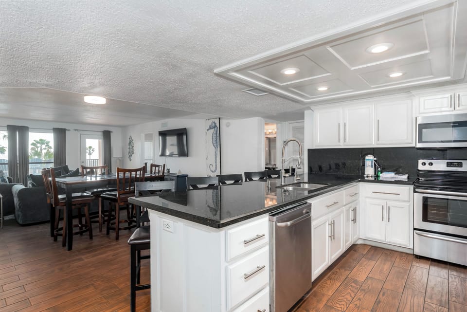 If you love the view, then this condo is for you! Washing dishes is just a little more fun with a view like this!