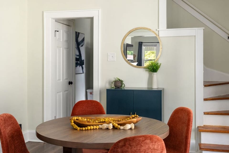 Dining Area to Doorway to Kitchen