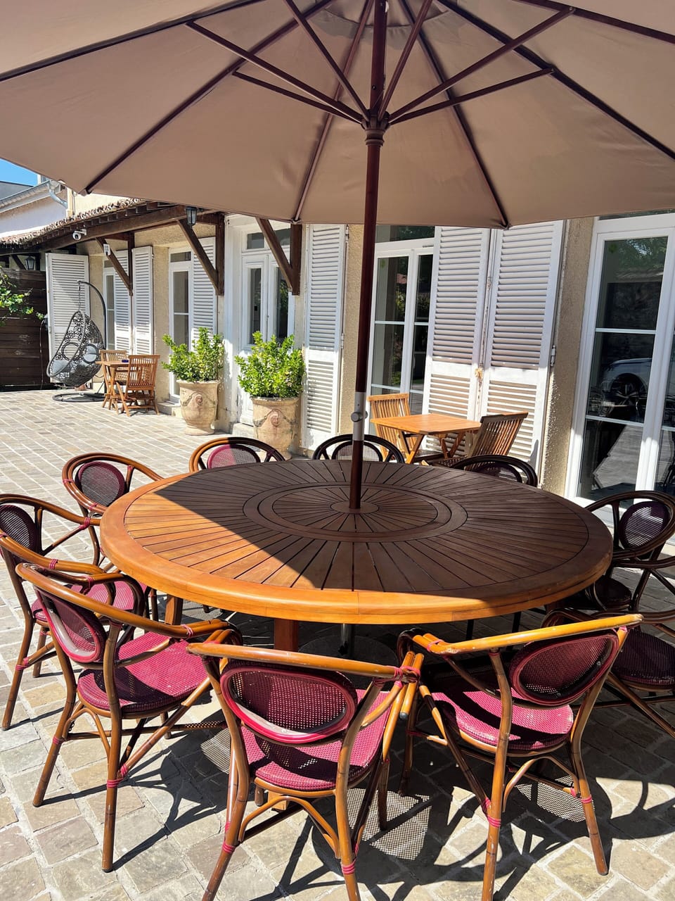 Outdoor dining