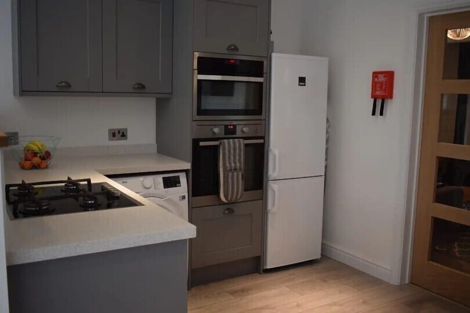 Firdge, Freezer washing, dishwasher, Hob...well its got everything you might need