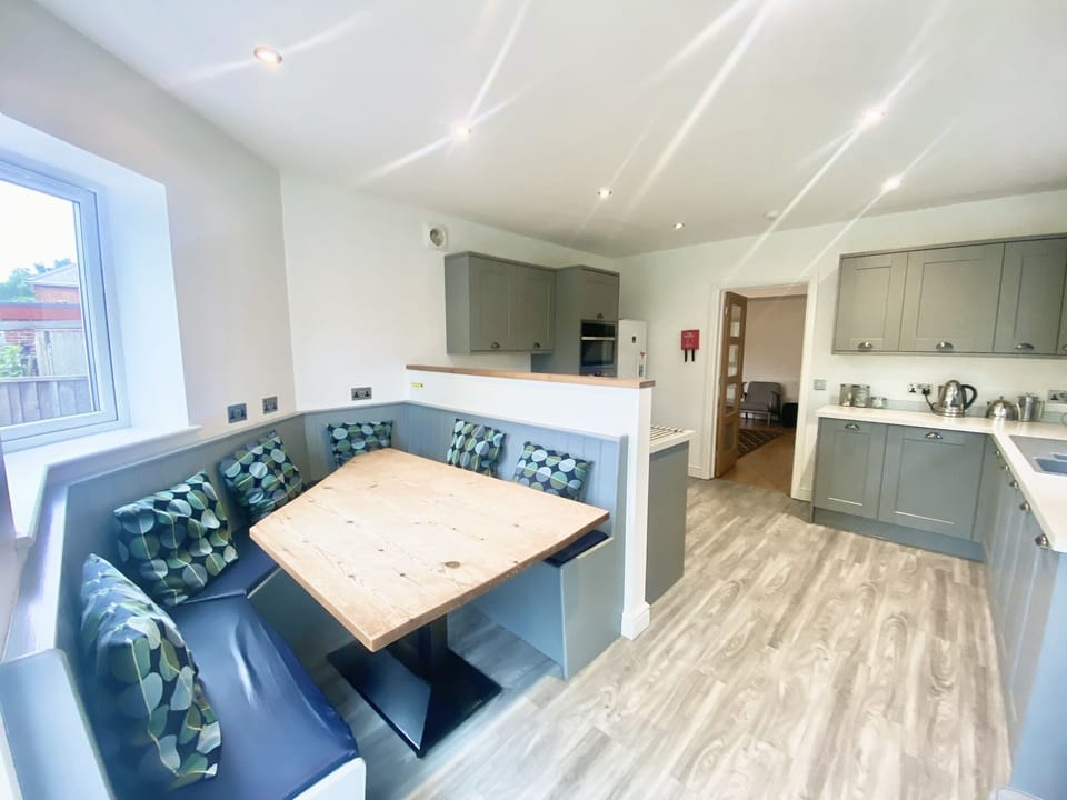 Cosy Dinign in the kitchen (or on the terrace outside) 