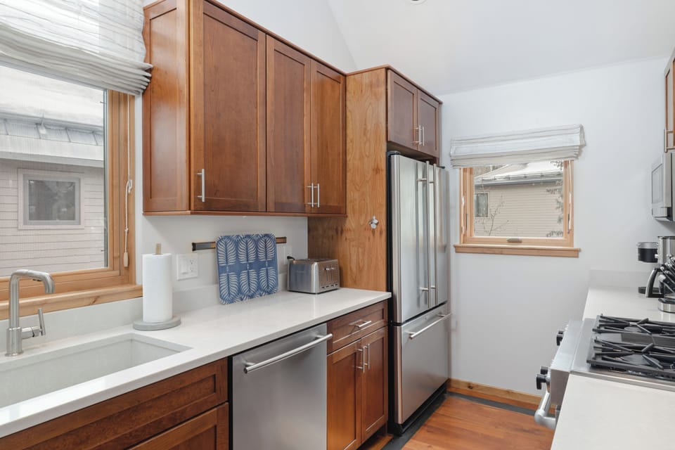 Kitchen - Fully appointed kitchen