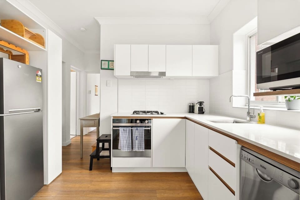 Let this fully equipped kitchen inspire you to experiment with new flavours. 

