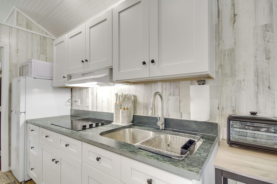 Kitchenette | Cooking Basics | 4-Burner Stovetop