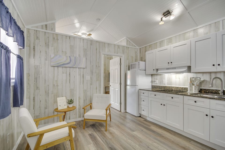 Picayune Vacation Rental | 2BR | 1BA | 384 Sq Ft | 5 Steps to Access