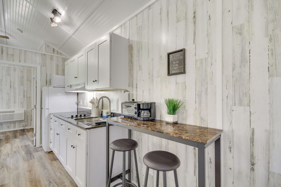 Dining Area | Dishware & Flatware Provided