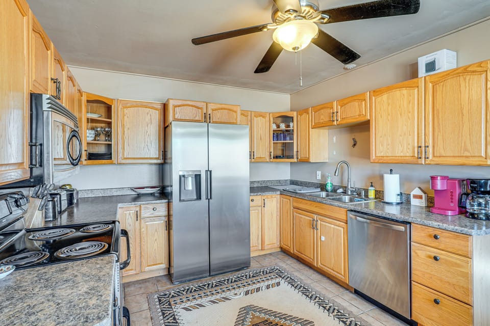 Kitchen | Central Air Conditioning & Heating | Free WiFi