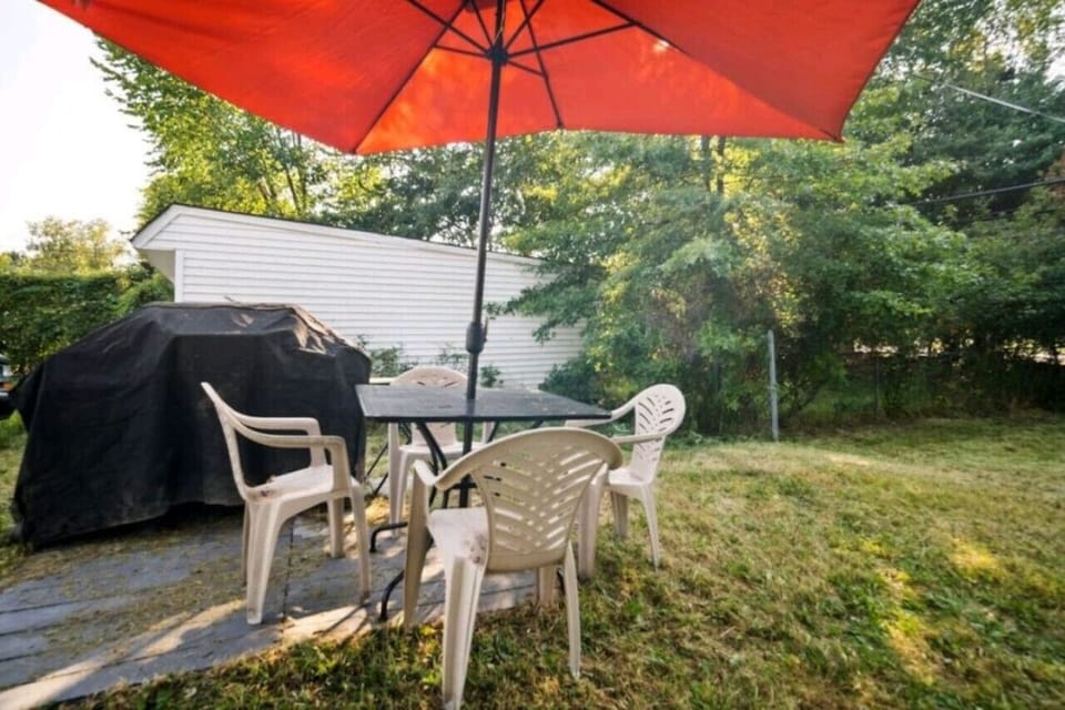 Step out to the back patio for an outdoor brunch.