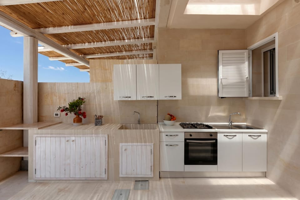 Outdoor kitchen