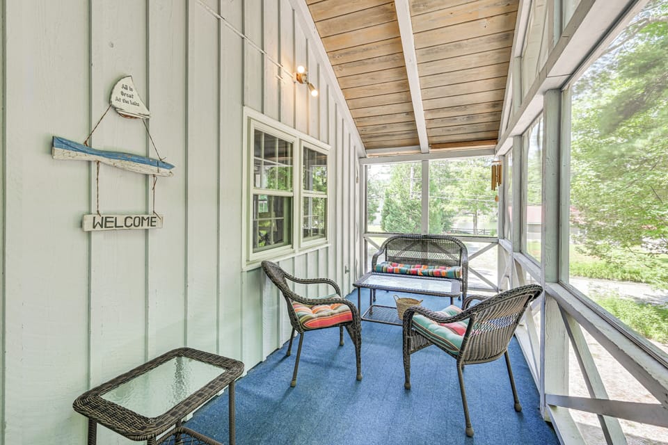 3-Season Porch | Seating | Dining Area