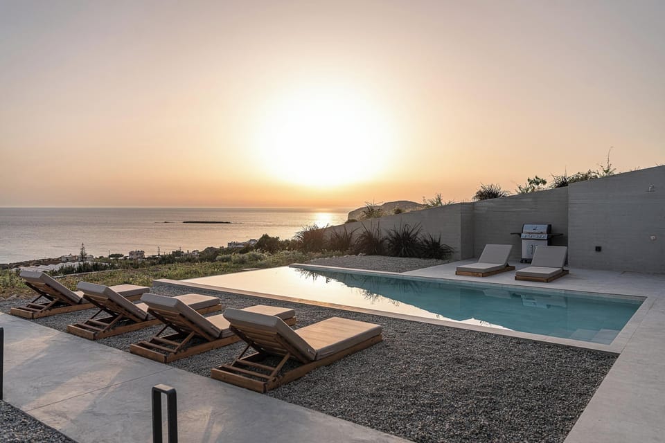 A single-level 3-bedroom villa, spread across 125 sq.m, comfortably accommodating up to 6 guests.