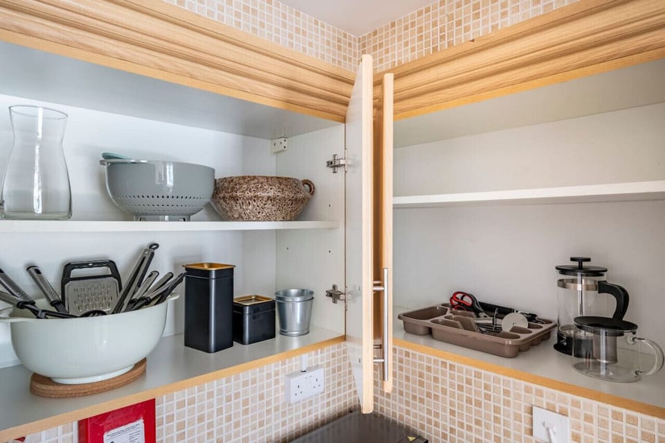 Modern kitchen in a stylish one-bedroom apartment in the Mayfair Building, Business Bay. Ideal for a holiday home in Dubai, vacation rental in Dubai, short-term rental in Dubai, or monthly rental in Dubai, with all essential appliances and amenities.