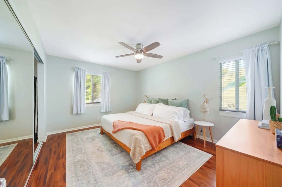 Our spacious bedroom features a luxurious king bed, promising a restful night's sleep with plush linens and comfortable pillows. A huge closet provides ample storage space for your belongings. 