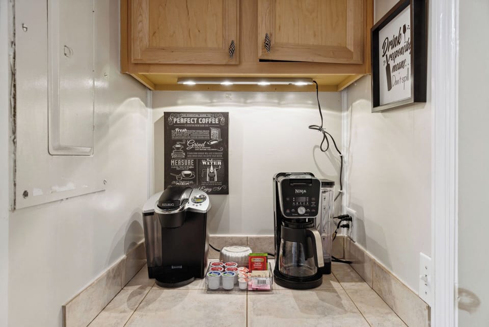 Dripping and Keurig coffee makers