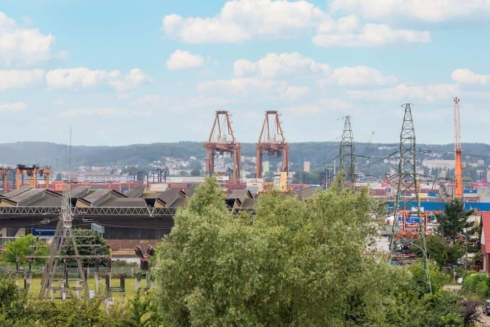 View from the apartment of the surrounding area. 