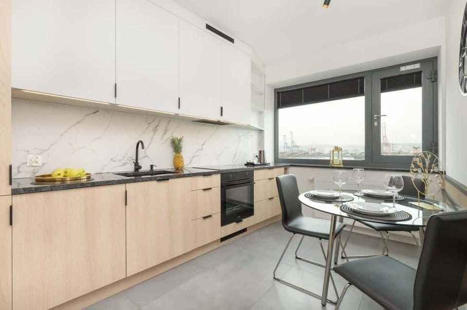 Modern, fully equipped kitchenette. 
