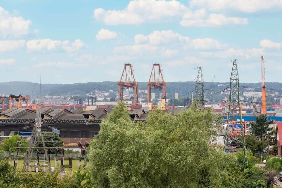 View from the apartment of the surrounding area. 