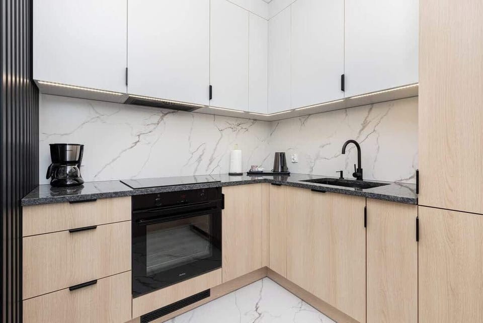 Modern, fully equipped kitchenette. 