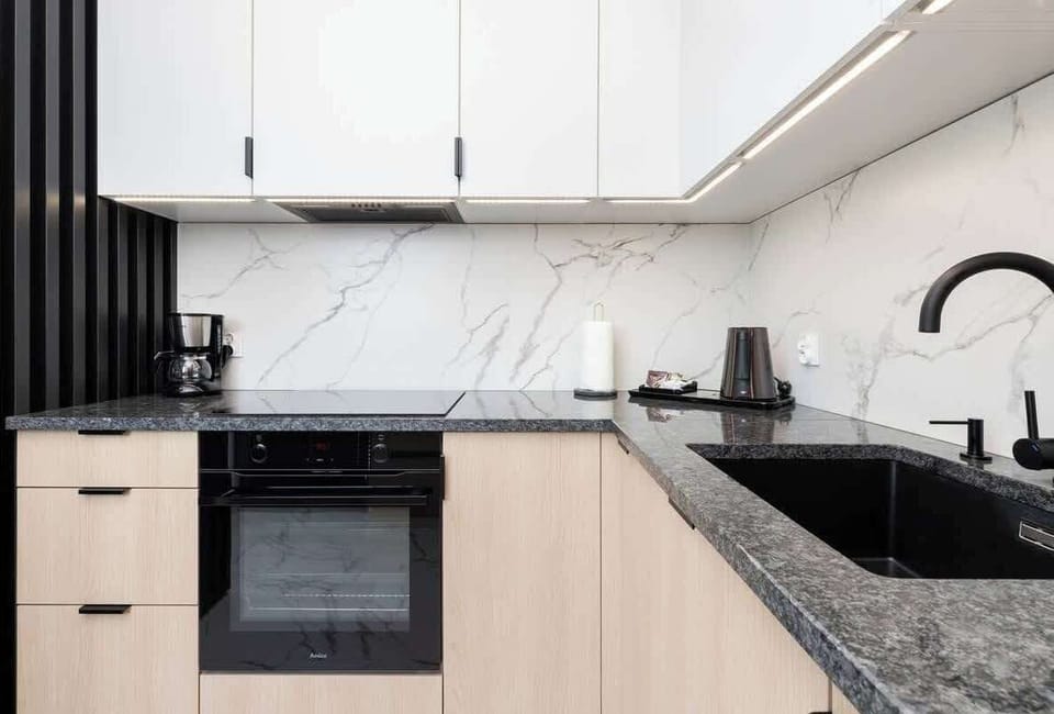 Kitchenette with plenty of kitchen utensils and dishes. 