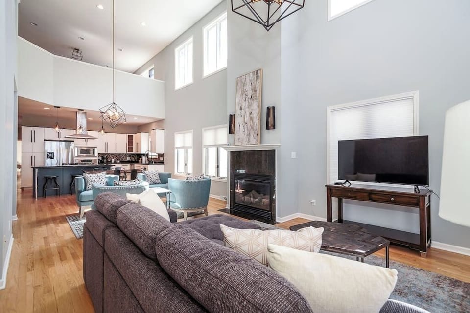 Living Room / Dining Room / Kitchen Combo (kitchen is fully stocked with 3 counter height stools at island)