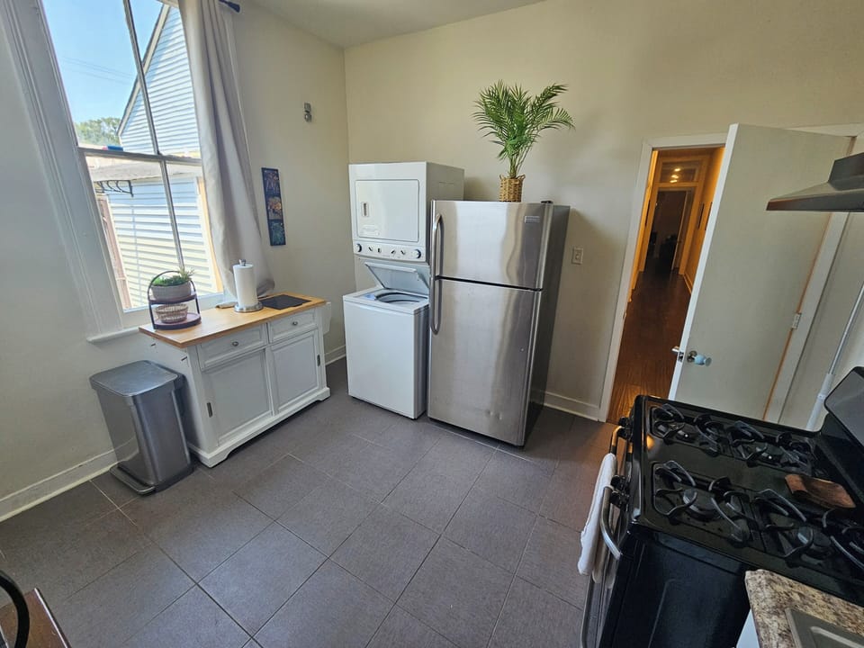 Spacious Full Kitchen