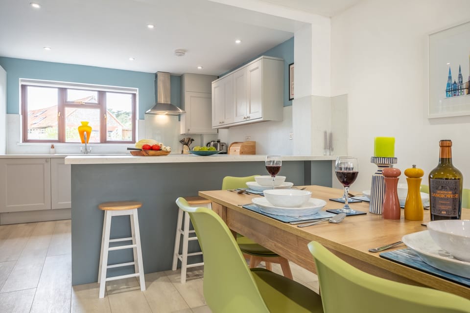 Ground floor: From dining area in to kitchen
