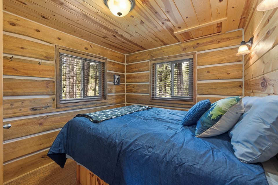 Quiet serenity in the cozy bedroom