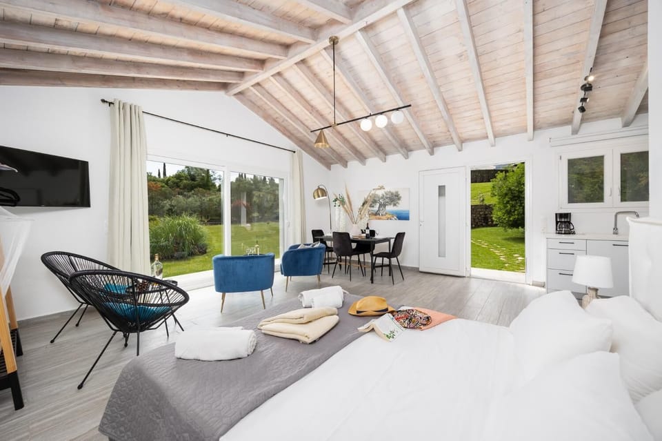 Studio apartment in annex with double bed, living area, dining area, kitchen, en suite bathroom, A/C, WiFi internet, and satellite TV