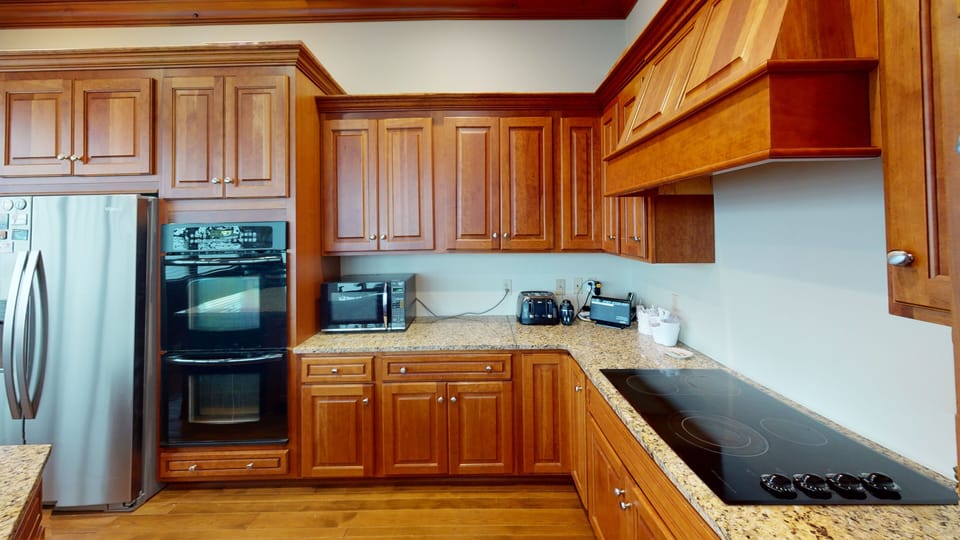 Indoors, Kitchen, Hardwood, Microwave, Oven