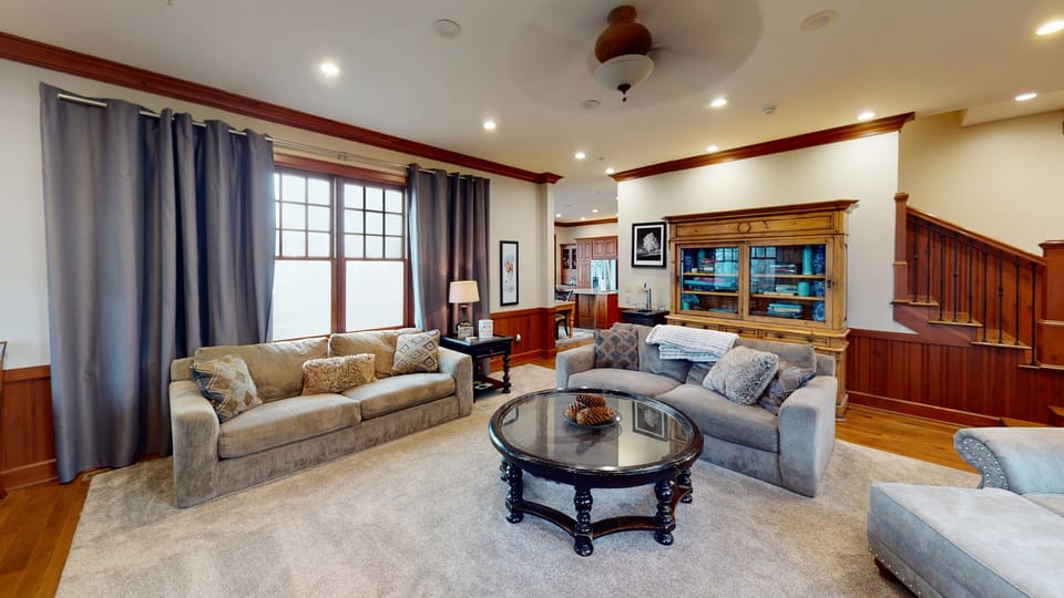 Furniture, Indoors, Living Room, Couch, Table