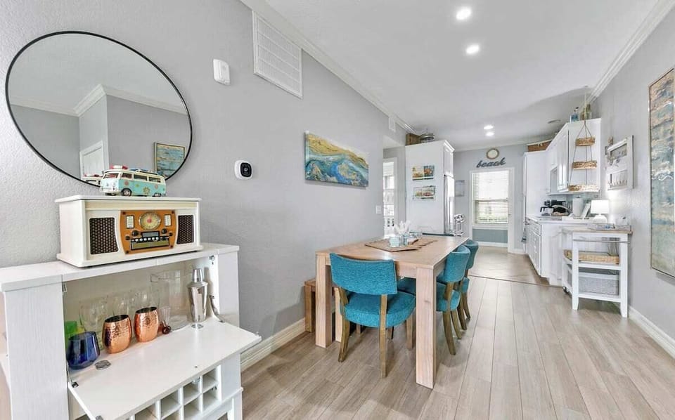 Notice there's also a bar cart with record player (and over 40 record albums)